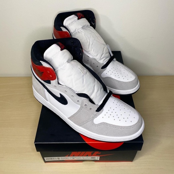 SOLD-Jordan 1 High Light Smoke Grey - Picture 2 of 4